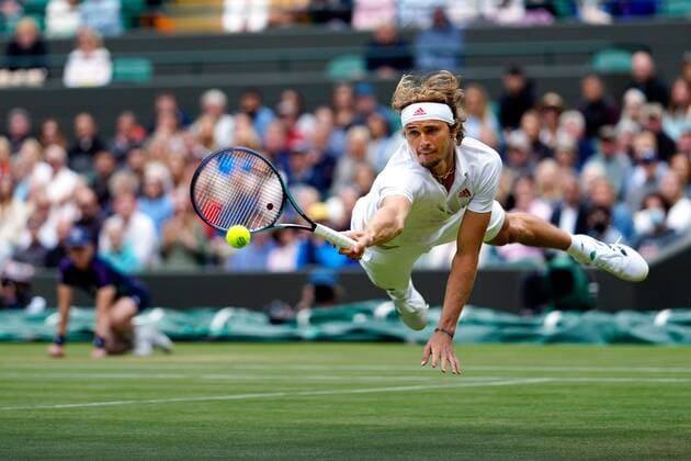 Mandatory Credit: Photo by Dave Shopland Shutterstock (12196118eg) Alexander Zverev diving during his fourth round match Wimbledon Tennis Championships, Day 7, The All England Lawn Tennis and Croquet Club, London, UK - 05 Jul 2021 Wimbledon Tennis Championships, Day 7, The All England Lawn Tennis and Croquet Club, London, UK - 05 Jul 2021  Copyright: xDavexShopland Shutterstockx 12196118eg