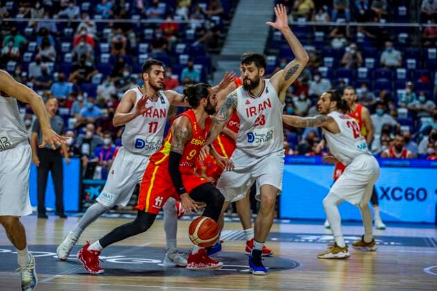 Spain s Ricky Rubio (C) in action against Iran s Aaron Geramipoor (R) during a friendly match between Spain and Iran in the beginning of the preparation stage for the Tokyo 2020 Olympic Games, Olympische Spiele, Olympia, OS basketball tournament, at WiZink Center in Madrid, Spain, 05 July 2021. EFE. JuanJo Martín Spain - Iran !ACHTUNG: NUR REDAKTIONELLE NUTZUNG!  Copyright: xJUANJOxMARTINx GRAF4385 20210705-16ad39cf6b8d62cd435fc9218ae97e20dde22e2a