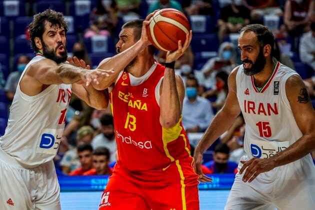 Spain s Marc Gasol (C) in action against Iran s Hamed Haddadi (R) and Samad Nikkhah Bahrami (L) during a friendly match between Spain and Iran in the beginning of the preparation stage for the Tokyo 2020 Olympic Games, Olympische Spiele, Olympia, OS basketball tournament, at WiZink Center in Madrid, Spain, 05 July 2021. EFE. JuanJo Martín Spain - Iran !ACHTUNG: NUR REDAKTIONELLE NUTZUNG!  Copyright: xJUANJOxMARTINx GRAF4427 20210705-53cfca695bd79215a05fdb2e18ec124504088f06