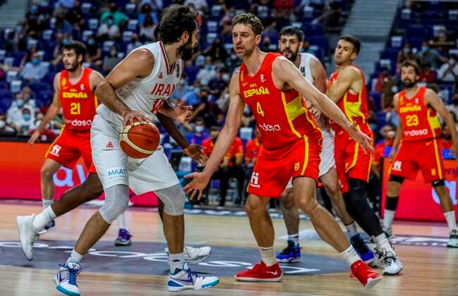 Spain s Pau Gasol (R) in action against Iran s Samad Nikkhah Bahrami (L) during a friendly match between Spain and Iran in the beginning of the preparation stage for the Tokyo 2020 Olympic Games, Olympische Spiele, Olympia, OS basketball tournament, at WiZink Center in Madrid, Spain, 05 July 2021. EFE. JuanJo Martín Spain - Iran !ACHTUNG: NUR REDAKTIONELLE NUTZUNG!  Copyright: xJUANJOxMARTINx GRAF4431 20210705-6d4472a90645c68671101a873ceab9c741e24af3