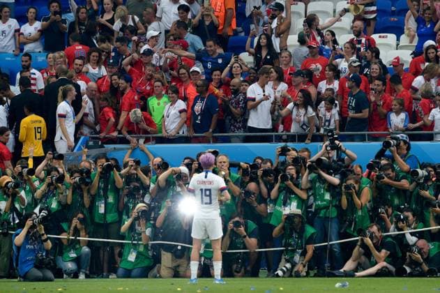 IMAGO Iconic Moments, Fußball - Frauen Mandatory Credit: Photo by Greig Cowie BPI Shutterstock (10329050bn) Megan Rapinoe of USA celebrates with the trophy at the end of the match USA v Netherlands, FIFA Women s World Cup Final, Football, Stade de Lyon, France - 07 Jul 2019 USA v Netherlands, FIFA Women s World Cup Final, Football, Stade de Lyon, France - 07 Jul 2019  Copyright: xGreigxCowie BPI Shutterstockx 10329050bn
