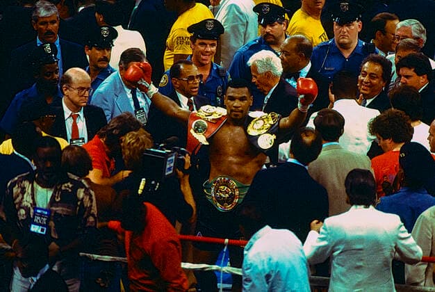 Boxing Tyson Spinks Championship fight 1988 Mike Tyson defeats Michael Spinks in 91 seconds for the Championship at the Trump Plaza, Atlantic City on June 27, 1988 Atlantic City Trump Plaza NJ United States Copyright: xStevenxExxSutton DUOMO PCNx BX8802_006963