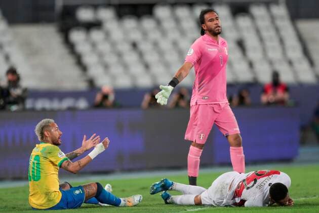 Brazil s Neymar Jr claims a play with Pedro Gallese (above) from Peru, during a match for the semifinals of the Copa America at the Nilton Santos Olympic Stadium in Rio de Janeiro, Brazil, 05 July 2021. Brazil - Peru !ACHTUNG: NUR REDAKTIONELLE NUTZUNG!  Copyright: xAndrexCoelhox AME456 20210706-4160e830a32202bbc96b31f8c4d601f7949e26ea