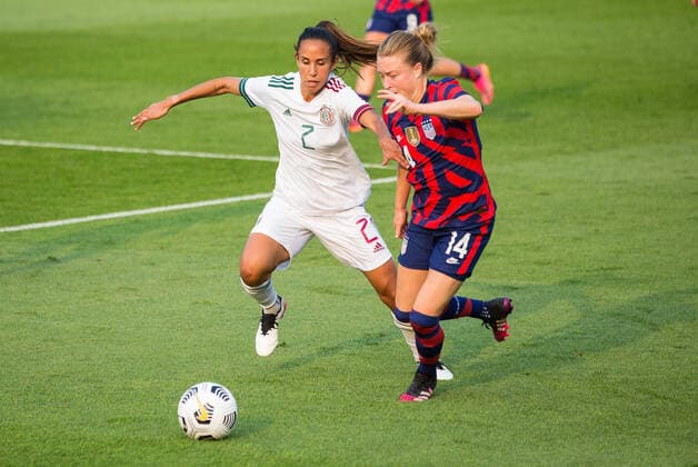 EAST HARTFORD, CT - JULY 05: United States defender Emily Sonnett (14) and Mexico defender Bianca Sierra (2) in action during an International Friendly, Länderspiel, Nationalmannschaft match between Mexico and United States on July 5 , 2021 at Pratt & Whitney Stadium at Rentschler Field in East Hartford, CT. (Photo by M. Anthony Nesmith Icon Sportswire) SOCCER: JUL 05 Women s - USA v Mexico Icon21070503