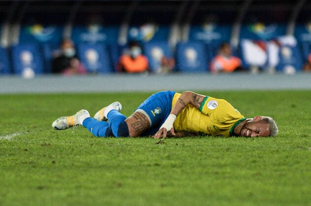 Brasil x Peru Semifinal Copa América RIO DE JANEIRO, RJ - 05.07.2021: BRASIL X PERU SEMIFINAL COPA AMÉRICA - Neymar is fouled during Brazil x Peru, a match valid for the semifinals of the Copa America 2021, held at the Nilton Santos Stadium, located in the city of Rio de Janeiro, RJ, this Monday (5th). (Photo: Nayra Halm Fotoarena) x2089634x  NayraxHalm
