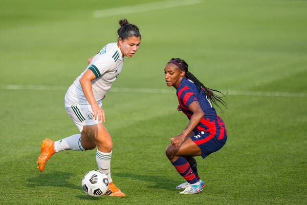 EAST HARTFORD, CT - JULY 05: United States defender Crystal Dunn (2) and Mexico forward Kiana Palacios (9) in action during an International Friendly, Länderspiel, Nationalmannschaft match between Mexico and United States on July 5 , 2021 at Pratt & Whitney Stadium at Rentschler Field in East Hartford, CT. (Photo by M. Anthony Nesmith Icon Sportswire) SOCCER: JUL 05 Women s - USA v Mexico Icon21070519