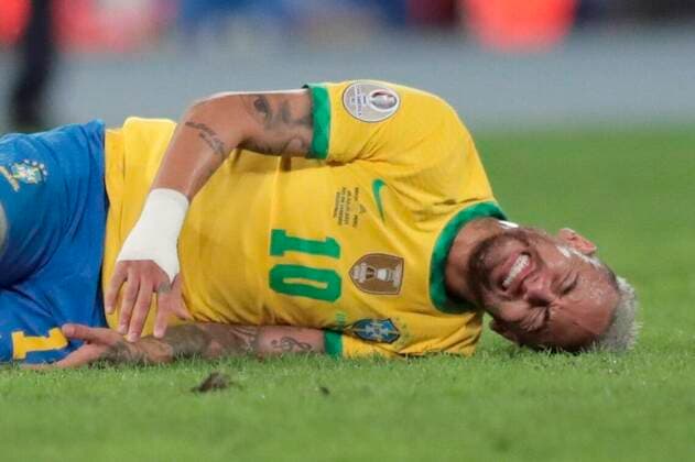 Sport Themen der Woche KW27 Sport Bilder des Tages Brazil s Neymar Jr react today, during a match for the semifinals of the Copa America at the Nilton Santos Olympic Stadium in Rio de Janeiro, Brazil, 05 July 2021. Brazil - Peru !ACHTUNG: NUR REDAKTIONELLE NUTZUNG!  Copyright: xAndrexCoelhox AME482 20210706-b37f1953198a3b789bfd311283675d98f2fafcee