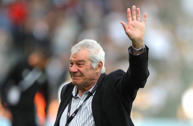 Fußball, Trainerhistorie FC Fulham von 1904 bis heute Mandatory Credit: Photo by Kieran McManus BPI Shutterstock (10235151an) Malcolm MacDonald inducted into Fulham legends at half time Fulham v Newcastle United, Premier League, Football, Craven Cottage, London, UK - 12 May 2019 EDITORIAL USE ONLY No use with unauthorised audio, video, data, fixture lists (outside the EU), club league logos or live services. Online in-match use limited to 45 images (+15 in extra time). No use to emulate moving images. No use in betting, games or single club league player publications services. Fulham v Newcastle United, Premier League, Football, Craven Cottage, London, UK - 12 May 2019 EDITORIAL USE ONLY No use with unauthorised audio, video, data, fixture lists (outside the EU), club league logos or live services. Online in-match use limited to 45 images (+15 in extra time). No use to emulate moving images. No use in betting, games or  Copyright: xKieranxMcManus BPI Shutterstockx 10235151an