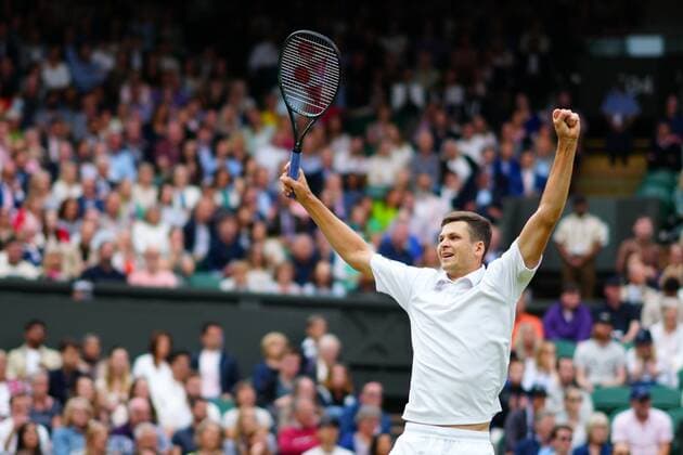 Sport Bilder des Tages Mandatory Credit: Photo by Javier Garcia Shutterstock (12197711i) Hubert Hurkacz celebrates victory in his fourth round match Wimbledon Tennis Championships, Day 8, The All England Lawn Tennis and Croquet Club, London, UK - 06 Jul 2021 Wimbledon Tennis Championships, Day 8, The All England Lawn Tennis and Croquet Club, London, UK - 06 Jul 2021  Copyright: xJavierxGarcia Shutterstockx 12197711i