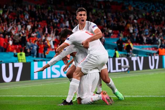 Spain s players celebrated after scoring during the UEFA EURO, EM, Europameisterschaft,Fussball 2020 semi final between Italy and Spain held at Wembley Stadium, in London, Britain, 06 July 2021. Semi Final: Italy vs Spain !ACHTUNG: NUR REDAKTIONELLE NUTZUNG!  Copyright: xKikoxHuescax(es-ES)x GRAF5214 20210706-42e7ef1f52d3464dea4b0e1fcc6c1db501ea029e