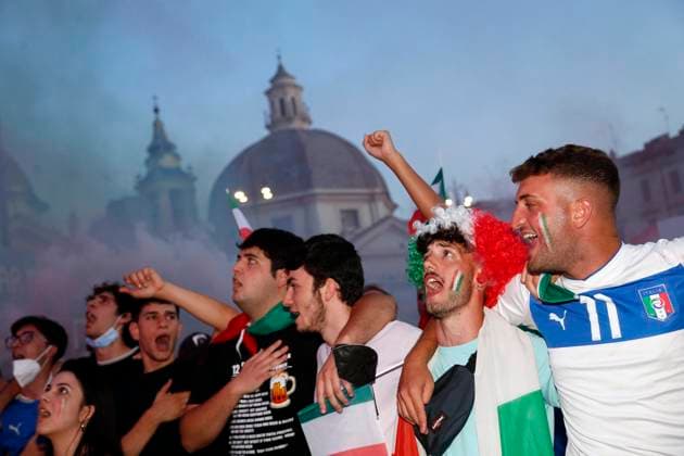 People celebrate the victory of Italy during the match Italy-Spain during the UEFA EURO, EM, Europameisterschaft,Fussball 2020 Championship Semi-final match between Italy and Spain. For the match thousand of people gathered in Piazza del popolo to watch the match on a maxi screen. Rome (Italy), July 7th 2021 Photo Samantha Zucchi Insidefoto SamanthaxZucchi