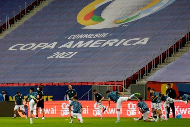 Argentina s players warm up prior to a match against Colombia for the semifinals of the Copa America at the Mane Garrincha stadium in Brasilia, Brazil, 06 July 2021. Argentina - Colombia !ACHTUNG: NUR REDAKTIONELLE NUTZUNG!  Copyright: xFernandoxBizerrax AMDEP6384 20210707-3f7e14ecde972c9654501b00c6ce0a2dee24e135