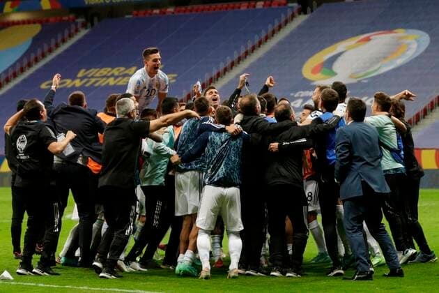 Argentina s players celebrate after defeating Colombia in the penalty shootout, during a match for the semifinals of the Copa America at the Mane Garrincha stadium in Brasilia, Brazil, 06 July 2021. Argentina - Colombia !ACHTUNG: NUR REDAKTIONELLE NUTZUNG!  Copyright: xFernandoxBizerrax AMDEP6475 20210707-429c37ac3bcf3d7f826bcecdabf06fd614acd65b