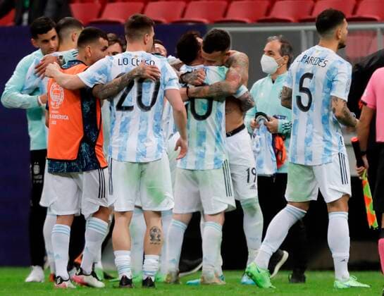 Players from Argentina celebrate their victory over Colombia today, at the end of a match for the semifinals of the Copa America at the Mane Garrincha stadium in Brasilia, Brazil, 06 July 2021. Argentina - Colombia !ACHTUNG: NUR REDAKTIONELLE NUTZUNG!  Copyright: xJoedsonxAlvesx AME812 20210707-4e71c4e6e86875fb0336a25c5cfe822feaa97640