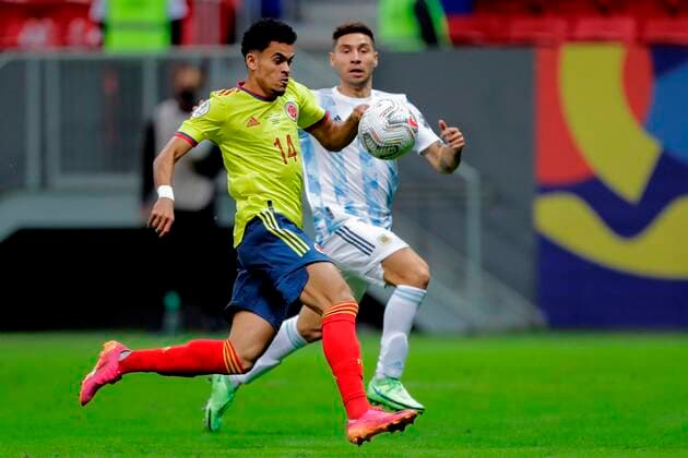 Gonzalo Montiel from Argentina disputes the ball today with Luis Diaz from Colombia, during a match for the semifinals of the Copa America at the Mane Garrincha stadium in Brasilia, Brazil, 06 July 2021. Argentina - Colombia !ACHTUNG: NUR REDAKTIONELLE NUTZUNG!  Copyright: xJoedsonxAlvesx AME767 20210707-f033ce7ef1da1a0e5e029cdce11ae235dbe295af
