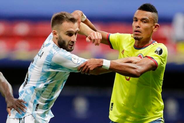 German Pezzella from Argentina struggles today with William Tesillo from Colombia, during a match for the semifinals of the Copa America at the Mane Garrincha stadium in Brasilia, Brazil, 06 July 2021. Argentina - Colombia !ACHTUNG: NUR REDAKTIONELLE NUTZUNG!  Copyright: xJoedsonxAlvesx AME753 20210707-647e82cf927ee70351f2e7d503df4da7a285bf4a