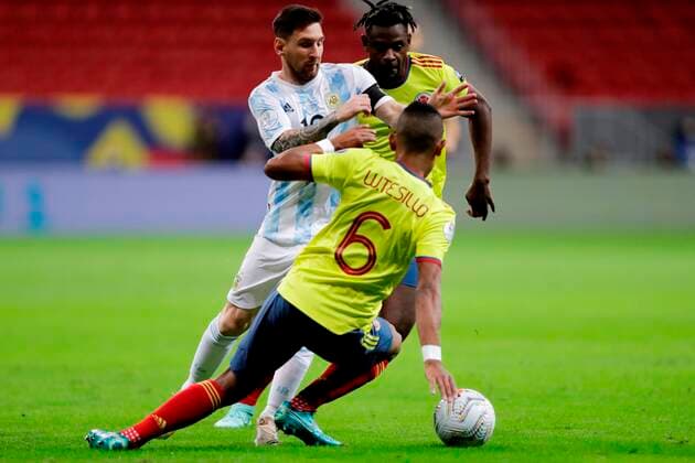 Lionel Messi of Argentina disputes the ball today with William Tesillo (bottom) and Duvan Zapata (C-R) of Colombia, during a match for the semifinals of the Copa America at the Mane Garrincha stadium in Brasilia, Brazil, 06 July 2021. Argentina - Colombia !ACHTUNG: NUR REDAKTIONELLE NUTZUNG!  Copyright: xJoedsonxAlvesx AME746 20210707-2b34b039e6fd5e1d68d7fad04d85598883238150
