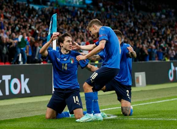 (210707) -- LONDON, July 7, 2021 -- Players of Italy celebrate scoring during the semifinal between Italy and Spain at the UEFA EURO, EM, Europameisterschaft,Fussball 2020 in London, Britain, on July 6, 2021. ) (SP)BRITAIN-LONDON-FOOTBALL-UEFA EURO 2020-SEMIFINALS-ITALY VS SPAIN HanxYan 