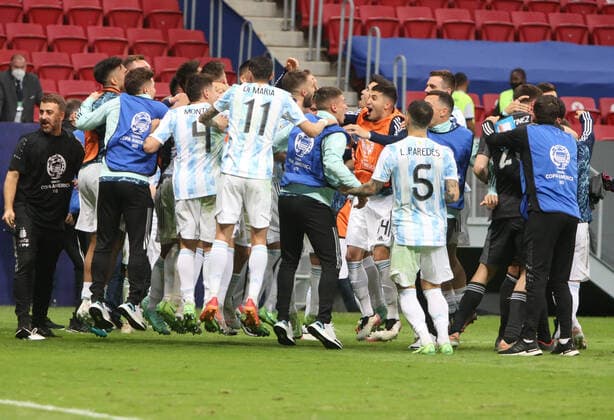 C el ebration Victory Team Argentina during the Copa America 2021, semi-final football match between Argentina and Colombia on July 6, 2021 at Estadio Nacional Man e Garrincha in Brasilia, Brazil FOOTBALL : Argentine vs Colombie - Copa America 2021 - 1 2 - Brasilia - 07 07 2021 LaurentLairys Panoramic 