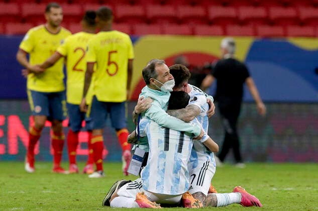 (210707) -- BRASILIA, July 7, 2021 -- Members of Argentina celebrate after winning the 2021 Copa America Semifinals football match between Argentina and Colombia in Brasilia, Brazil, on July 6, 2021. (Photo by Xinhua) (SP)BRAZIL-BRASILIA-COPA AMERICA-SEMIFINALS-ARGENTINA VS COLOMBIA LucioxTavora 
