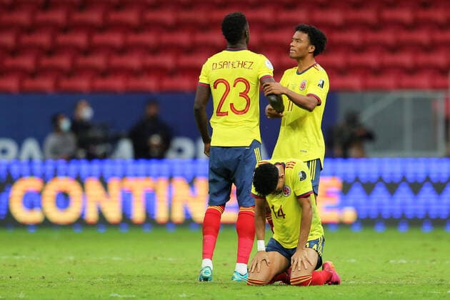 6th July 2021; Est& xe1;dio Man& xe9; Garrincha, Bras& xed;lia, DF, Brazil; Copa America Football tournament, Argentina versus Colombia; Luis D& xed;az; Juan Cuadrado and Davinson S& xe1;nchez (Col) disapppointed at their loss  ActionPlus12303383 HeulerxAndrey