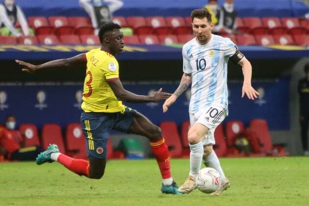 Lionel Messi of Argentina during the Copa America 2021, semi-final football match between Argentina and Colombia on July 6, 2021 at Estadio Nacional Mane Garrincha in Brasilia, Brazil D Sanchez of Colombia and Lionel Messi of Argentina during the Copa America 2021, semi-final football match between Argentina and Colombia on July 6, 2021 at Estadio Nacional Mane Garrincha in Brasilia, Brazil FOOTBALL : Argentine - Colombie - Copa America 2021 - 1 2 finale - Rio de Janeiro - 06 07 2021 LaurentLairys Panoramic 
