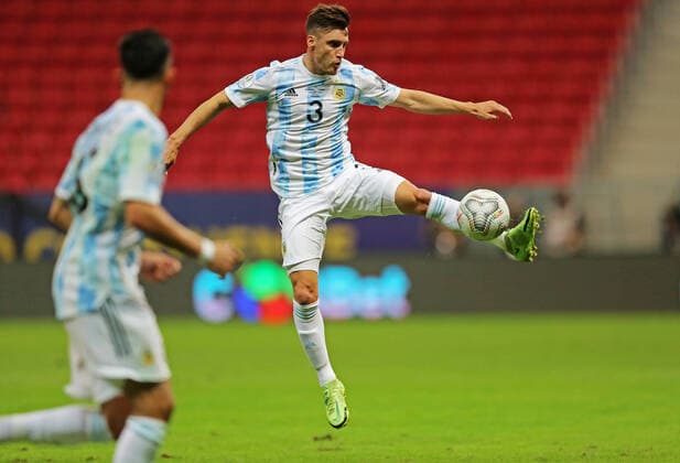 6th July 2021; Est& xe1;dio Man& xe9; Garrincha, Bras& xed;lia, DF, Brazil; Copa America Football tournament, Argentina versus Colombia; Nicol& xe1;s Tagliafico (Arg) stretches to keep control  ActionPlus12303411 HeulerxAndrey