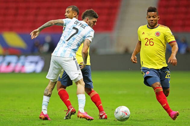 6th July 2021; Est& xe1;dio Man& xe9; Garrincha, Bras& xed;lia, DF, Brazil; Copa America Football tournament, Argentina versus Colombia; Rodrigo De Paul (Arg) and Frank Fabra (Col)  ActionPlus12303420 HeulerxAndrey