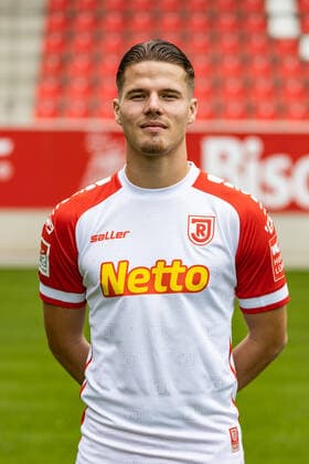 Media day SSV Jahn Regensburg 2021 2022 Jan Elvedi SSV Jahn Regensburg 2 BL, portrait date 2021 2022