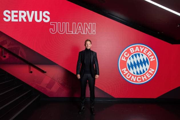 Bilder des Jahres 2021, Sport 07. Juli Sport Themen der Woche KW27 Julian Nagelsmann (FC Bayern Muenchen, Chef-Trainer), GER, FC Bayern Muenchen, antritts Pressekonferenz mit Julian Nagelsmann, Hasan Salihamidzic und Oliver Kahn, 07.07.2021, Foto: FC Bayern Pool via EIBNER Sascha Walther GER, FC Bayern Muenchen, antritts Pressekonferenz mit Julian Nagelsmann, Hasan Salihamidzic und Oliver Kahn, 07.07.2021 *** Julian Nagelsmann FC Bayern Muenchen, head coach , GER, FC Bayern Muenchen, inaugural press conference with Julian Nagelsmann, Hasan Salihamidzic and Oliver Kahn, 07 07 2021, Photo FC Bayern Pool via EIBNER Sascha Walther GER, FC Bayern Muenchen, inaugural press conference with Julian Nagelsmann, Hasan Salihamidzic and Oliver Kahn, 07 07 2021 EP_SWA