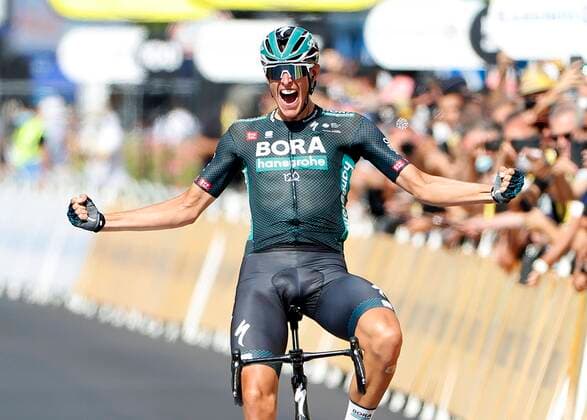 NIMES, FRANCE - JULY 08 : POLITT Nils (GER) of BORA - HANSGROHE celebrates the win during stage 12 of the 108th edition of the 2021 Tour de France cycling race, a stage of 159,4 kms between Saint-Paul-Trois-Chateaux and Nimes. on July 8, 2021 in Nimes, France, 8 07 2021 CYCLISME : 108e edition Tour de France 2021 Etape 12 - Saint Paul Trois Chateaux a Nimes - 08 07 2021 PhotoNews Panoramic 