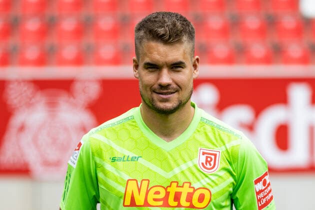 Media day SSV Jahn Regensburg 2021 2022 Alexander Meyer SSV Jahn Regensburg 2 BL, portrait date 2021 2022