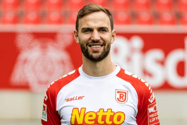 Media day SSV Jahn Regensburg 2021 2022 Benedikt Gimber SSV Jahn Regensburg 2 BL, portrait date 2021 2022