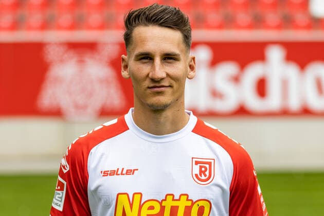 Media day SSV Jahn Regensburg 2021 2022 Konrad Faber SSV Jahn Regensburg 2 BL, portrait date 2021 2022
