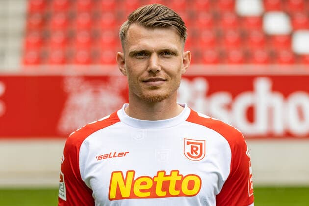 Media day SSV Jahn Regensburg 2021 2022 Steve Breitkreuz SSV Jahn Regensburg 2 BL, portrait date 2021 2022