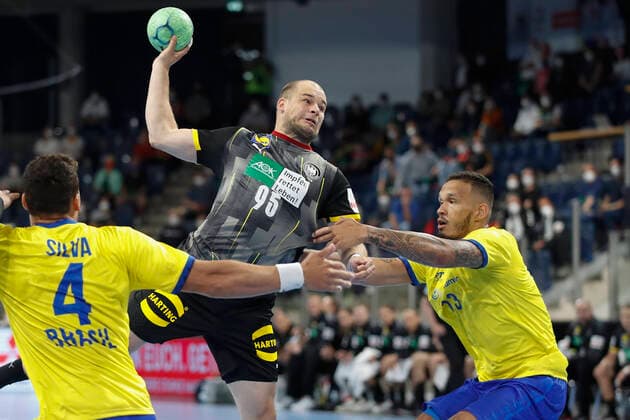 Germany , Nuremberg, ARENA Nuernberger Versicherung , 09 07 2021, emspor, emonline, despor, deonline, Germany vs Brazil, DHB, Three Nations Tournament 2021 picture f l Jo o Pedro Silva Brazilian National Team , Paul Drux German National Team and Rogério Moraes Brazilian National Team Copyright: HMBxMedia JulienxBecker
