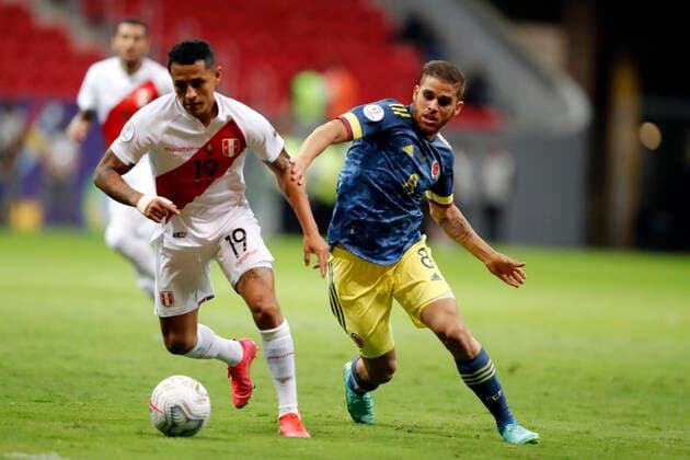 Colombia x Peru BRASÍLIA, DF - 09.07.2021: COLOMBIA X PERU - Match between , Colombia x Peru match dispute for the third place Copa America Brazil 2021 , held at Estádio Nacional Mané Garricha , on Friday (09). In the photo, Player Cueler Colombia vs Yotun Peru. (Photo: Francisco Stuckert Fotoarena) x2091105x  FranciscoxStuckert
