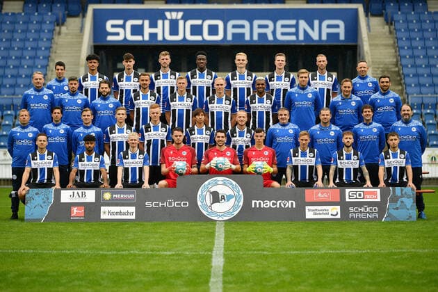 Bielefeld, Schueco Arena, 09 07 21, GER, Men, 1 Bundesliga, Season 2021 2022, DSC Arminia Bielefeld Porträttermin2021 Team photo Team photo image Front row from left Cedric Brunner, Noel Niemann, Jomaine Consbruch, Oscar Linner, Stefan Ortega Moreno, Arne Schulz, Jacob Laursen, Marcel Hartl, Vladislav Cherny Second row from left Frank Kramer Head coach , Ilia Gruev Co coach , Sebastian Hille Co Trainer , Sebastian Müller, Christian Gebauer, Masaya Okugawa, Sebastian Vasiliadis, Antonio Gonzalez Supervisor , Michael Schweika MSc Ost Physiotherapeut Osteopath , Mario Bertling Physiotherapist , Samuel da Costa Masseur Third row from left Marco Kostmann Goalkeeper Trainer , Stefan Kleineheismann Co Trainer , Niklas Klasen Athletics Trainer , Manuel Prietl, Joakim Nilsson, Florian Krüger, Nathan de Medina, Dr Stefan Budde Team Doctor , Dr Andreas Elsner Head Team Doctor , Timur Nakip Video Analyst Back row from left Rafael Gameiro Video Analyst , Guilherme Ramos, Janni Serra, Fabian Klos, Bryan Lasme, Amos Pieper, Fabian Kunze, Mike van der Hoorn, Rainer Schonz Zeugwart Missing from photo Dr Tim Niedergassel Team Doctor , Philipp Heithölter Video Analyst Only for journalistic use Only for editorial use According to the regulations of the DFL Deutsche Fußball Liga it is prohibited to use or have used photographs taken in the stadium and or from the game in the form of sequence images and or video-like photo series DFL regulations prohibit any use of photographs as image sequences and or quasi video Nordrhein Westfalen Germany
