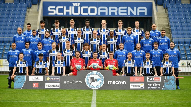 Bielefeld, Schueco Arena, 09 07 21, GER, Men, 1 Bundesliga, Season 2021 2022, DSC Arminia Bielefeld Porträttermin2021 Team photo Team photo image Front row from left Cedric Brunner, Noel Niemann, Jomaine Consbruch, Oscar Linner, Stefan Ortega Moreno, Arne Schulz, Jacob Laursen, Marcel Hartl, Vladislav Cherny Second row from left Frank Kramer Head coach , Ilia Gruev Co coach , Sebastian Hille Co Trainer , Sebastian Müller, Christian Gebauer, Masaya Okugawa, Sebastian Vasiliadis, Antonio Gonzalez Supervisor , Michael Schweika MSc Ost Physiotherapeut Osteopath , Mario Bertling Physiotherapist , Samuel da Costa Masseur Third row from left Marco Kostmann Goalkeeper Trainer , Stefan Kleineheismann Co Trainer , Niklas Klasen Athletics Trainer , Manuel Prietl, Joakim Nilsson, Florian Krüger, Nathan de Medina, Dr Stefan Budde Team Doctor , Dr Andreas Elsner Head Team Doctor , Timur Nakip Video Analyst Back row from left Rafael Gameiro Video Analyst , Guilherme Ramos, Janni Serra, Fabian Klos, Bryan Lasme, Amos Pieper, Fabian Kunze, Mike van der Hoorn, Rainer Schonz Zeugwart Missing from photo Dr Tim Niedergassel Team Doctor , Philipp Heithölter Video Analyst Only for journalistic use Only for editorial use According to the regulations of the DFL Deutsche Fußball Liga it is prohibited to use or have used photographs taken in the stadium and or from the game in the form of sequence images and or video-like photo series DFL regulations prohibit any use of photographs as image sequences and or quasi video Nordrhein Westfalen Germany