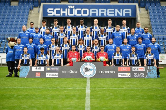 Bielefeld, Schueco Arena, 09 07 21, GER, Men, 1 Bundesliga, Season 2021 2022, DSC Arminia Bielefeld Porträttermin2021 Team photo Team photo image Front row from left Cedric Brunner, Noel Niemann, Jomaine Consbruch, Oscar Linner, Stefan Ortega Moreno, Arne Schulz, Jacob Laursen, Marcel Hartl, Vladislav Cherny Second row from left Mascot Lohmann, Frank Kramer Head coach , Ilia Gruev Co coach , Sebastian Hille Co Trainer , Sebastian Müller, Christian Gebauer, Masaya Okugawa, Sebastian Vasiliadis, Antonio Gonzalez Supervisor , Michael Schweika MSc Ost Physiotherapeut Osteopath , Mario Bertling Physiotherapist , Samuel da Costa Masseur Third row from left Marco Kostmann Goalkeeper Trainer , Stefan Kleineheismann Co Trainer , Niklas Klasen Athletics Trainer , Manuel Prietl, Joakim Nilsson, Florian Krüger, Nathan de Medina, Dr Stefan Budde Team Doctor , Dr Andreas Elsner Senior Team Doctor , Timur Nakip Video Analyst Back row from left Rafael Gameiro Video Analyst , Guilherme Ramos, Janni Serra, Fabian Klos, Bryan Lasme, Amos Pieper, Fabian Kunze, Mike van der Hoorn, Rainer Schonz Zeugwart Missing from photo Dr Tim Niedergassel Team Doctor , Philipp Heithölter Video Analyst Only for journalistic use Only for editorial use According to the regulations of the DFL Deutsche Fußball Liga it is prohibited to use or have used photographs taken in the stadium and or from the game in the form of sequence images and or video-like photo series DFL regulations prohibit any use of photographs as image sequences and or quasi video Nordrhein Westfalen Germany