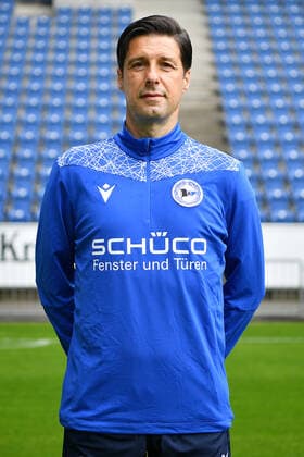 Bielefeld, Schueco Arena, 09 07 21, GER, Herren, 1 Bundesliga, Saison 2021 2022, DSC Arminia Bielefeld Porträttermin 2021 Bild Co Trainer Ilia Gruev Bielefeld Nur fuer journalistische Zwecke Only for editorial use According to the regulations of the DFL Deutsche Fußball Liga it is prohibited, DFL regulations prohibit any use of photographs as image sequences and or quasi video North Rhine-Westphalia Germany