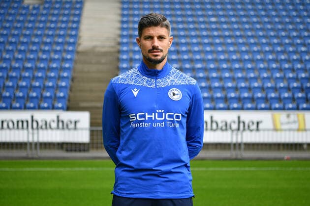 Bielefeld, Schueco Arena, 09 07 21, GER, Herren, 1 Bundesliga, Saison 2021 2022, DSC Arminia Bielefeld Porträttermin 2021 Bild Co Trainer Stefan Kleineheismann Bielefeld Nur fuer journalistische Zwecke Only for editorial use According to the regulations of the DFL Deutsche Fußball Liga it is prohibited, DFL regulations prohibit any use of photographs as image sequences and or quasi video North Rhine Westphalia Germany
