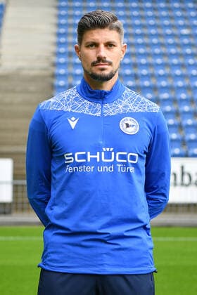 Bielefeld, Schueco Arena, 09 07 21, GER, Herren, 1 Bundesliga, Saison 2021 2022, DSC Arminia Bielefeld Porträttermin 2021 Bild Co Trainer Stefan Kleineheismann Bielefeld Nur fuer journalistische Zwecke Only for editorial use According to the regulations of the DFL Deutsche Fußball Liga it is prohibited, DFL regulations prohibit any use of photographs as image sequences and or quasi video North Rhine Westphalia Germany