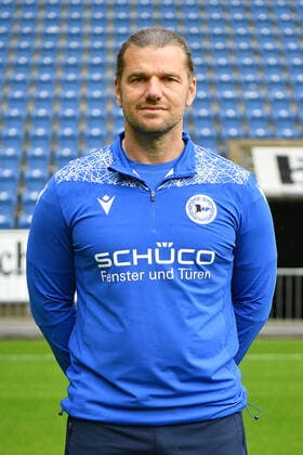 Bielefeld, Schueco Arena, 09 07 21, GER, Herren, 1 Bundesliga, Saison 2021 2022, DSC Arminia Bielefeld Porträttermin 2021 Bild Physiotherapeut und Osteopath Michael Schweika Bielefeld Nur fuer journalistische Zwecke Only for editorial use According to the regulations of the DFL Deutsche Fußball Liga it is prohibited, DFL regulations prohibit any use of photographs as image sequences and or quasi video North Rhine Westphalia Germany