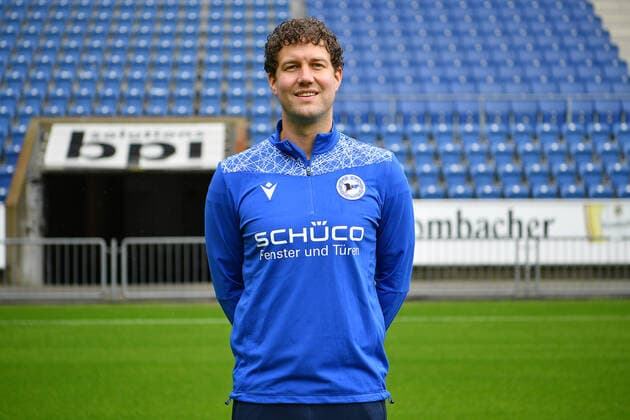 Bielefeld, Schueco Arena, 09 07 21, GER, Herren, 1 Bundesliga, Saison 2021 2022, DSC Arminia Bielefeld Porträttermin 2021 Bild Physiotherapeut Mario Bertling Bielefeld Nur fuer journalistische Zwecke Only for editorial use According to the regulations of the DFL Deutsche Fußball Liga it is prohibited, DFL regulations prohibit any use of photographs as image sequences and or quasi video North Rhine Westphalia Germany