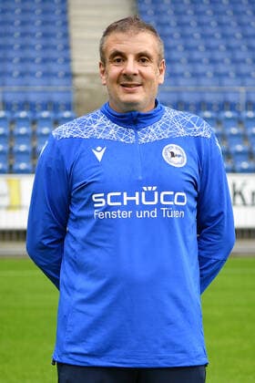 Bielefeld, Schueco Arena, 09 07 21, GER, Herren, 1 Bundesliga, Saison 2021 2022, DSC Arminia Bielefeld Porträttermin2021 Bild Betreuer Antonio Gonzalez Bielefeld Nur fuer journalistische Zwecke Only for editorial use According to the regulations of the DFL Deutsche Fußball Liga it is prohibited, DFL regulations prohibit any use of photographs as image sequences and or quasi video Nordrhein Westfalen Germany