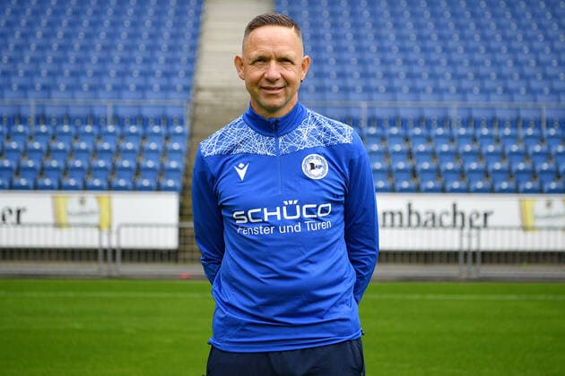 Bielefeld, Schueco Arena, 09 07 21, GER, Herren, 1 Bundesliga, Saison 2021 2022, DSC Arminia Bielefeld Porträttermin2021 Bild Zeugwart Rainer Schonz Bielefeld Nur fuer journalistische Zwecke Only for editorial use According to the regulations of the DFL Deutsche Fußball Liga it is prohibited, DFL regulations prohibit any use of photographs as image sequences and or quasi video North Rhine-Westphalia Germany