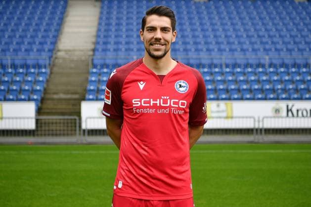 Bielefeld, Schueco Arena, 09 07 21, GER, Herren, 1 Bundesliga, Saison 2021 2022, DSC Arminia Bielefeld Porträttermin 2021 Bild Goalkeeper Stefan Ortega Bielefeld Nur fuer journalistische Zwecke Only for editorial use According to the regulations of the DFL Deutsche Fußball Liga it is prohibited, DFL regulations prohibit any use of photographs as image sequences and or quasi video North Rhine Westphalia Germany
