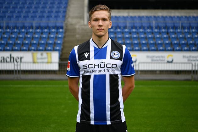 Bielefeld, Schueco Arena, 09 07 21, GER, Herren, 1 Bundesliga, Saison 2021 2022, DSC Arminia Bielefeld Porträttermin 2021 Bild Sebastian Mueller Bielefeld Nur fuer journalistische Zwecke Only for editorial use According to the regulations of the DFL Deutsche Fußball Liga it is prohibited, DFL regulations prohibit any use of photographs as image sequences and or quasi video North Rhine Westphalia Germany