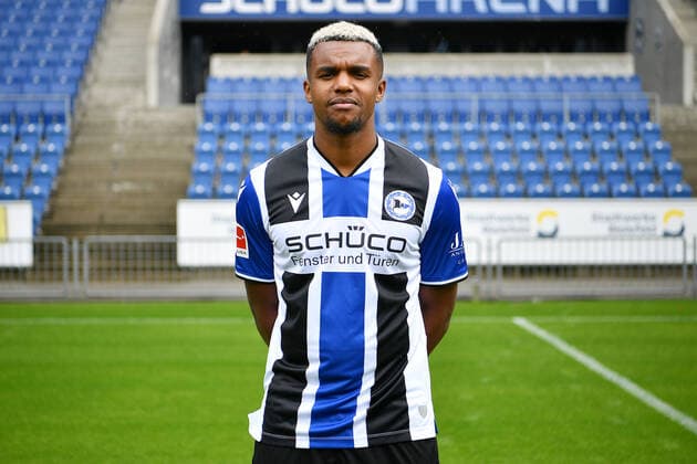 Bielefeld, Schueco Arena, 09 07 21, GER, Herren, 1 Bundesliga, Saison 2021 2022, DSC Arminia Bielefeld Porträttermin 2021 Bild Nathan de Medina Bielefeld Nur fuer journalistische Zwecke Only for editorial use According to the regulations of the DFL Deutsche Fußball Liga it is prohibited, DFL regulations prohibit any use of photographs as image sequences and or quasi video North Rhine Westphalia Germany